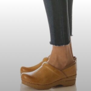 Dansko Women's Professional Honey Distressed 38(7.5) M